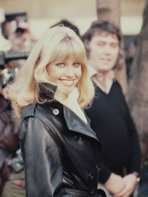 30 Glorious Old Photos of Olivia Newton